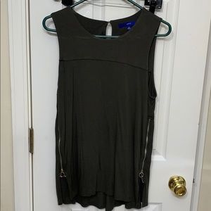 Apt 9 shirt with zippered sides